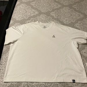 Unisex Nike ACG t shirt NWOT